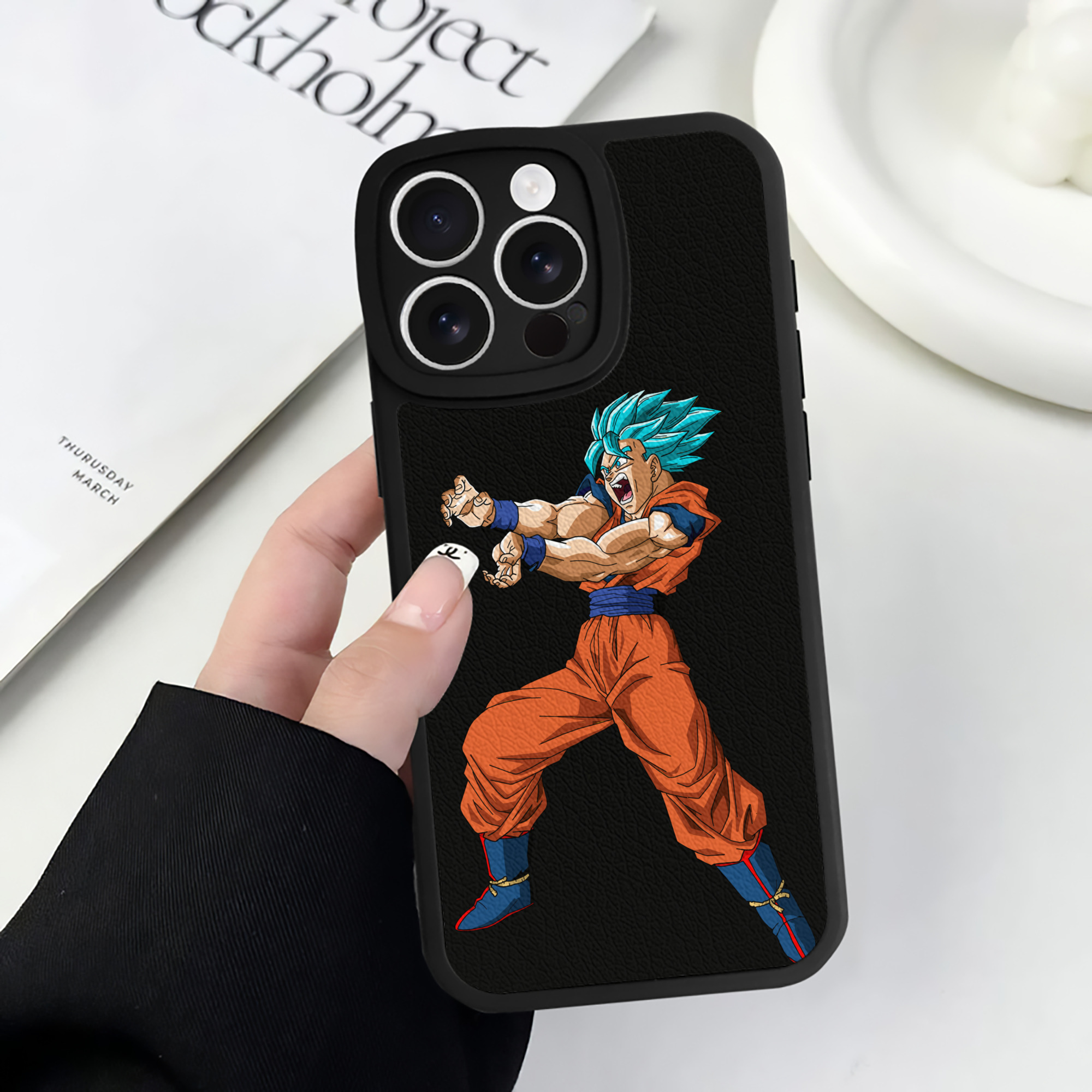 （画像用） ドラゴンボール 孫悟空（そん ごくう）Son Goku カカロット DRAGON BALL Kakarotto 【iPhone 16シリーズ対応】シリコンスマホケース（レザー調） 材質：シリコン